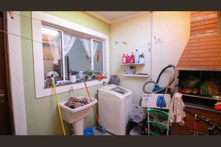 Casa à venda com 100m², 2 quartos e 2 vagas Casa à venda com 100m², 2 quartos e 2 vagasÁrea de Serviço