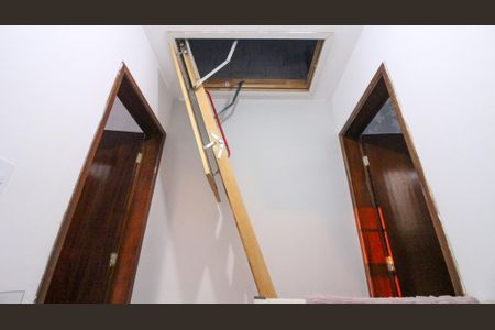 Casa à venda com 100m², 2 quartos e 2 vagas Casa à venda com 100m², 2 quartos e 2 vagasSotão