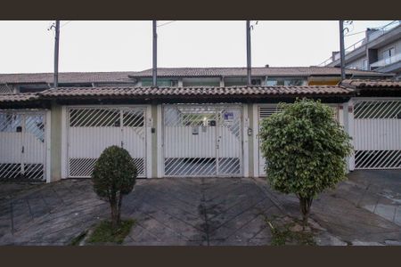 Casa à venda com 100m², 2 quartos e 2 vagas Casa à venda com 100m², 2 quartos e 2 vagasFachada