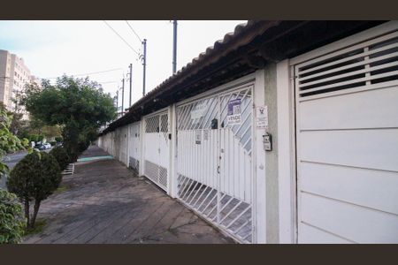 Casa à venda com 100m², 2 quartos e 2 vagas Casa à venda com 100m², 2 quartos e 2 vagasFachada