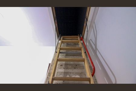 Casa à venda com 100m², 2 quartos e 2 vagas Casa à venda com 100m², 2 quartos e 2 vagasSotão