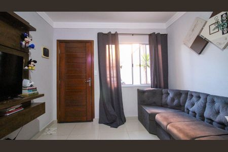 Casa à venda com 100m², 2 quartos e 2 vagas Casa à venda com 100m², 2 quartos e 2 vagasSala