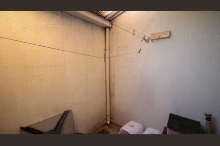 Casa à venda com 100m², 2 quartos e 2 vagas Casa à venda com 100m², 2 quartos e 2 vagasÁrea de Serviço