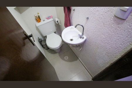 Casa à venda com 100m², 2 quartos e 2 vagas Casa à venda com 100m², 2 quartos e 2 vagasLavabo