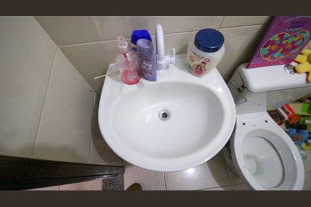 Casa à venda com 100m², 2 quartos e 2 vagas Casa à venda com 100m², 2 quartos e 2 vagasBanheiro da Suíte 1