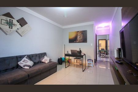 Casa à venda com 100m², 2 quartos e 2 vagas Casa à venda com 100m², 2 quartos e 2 vagasSala