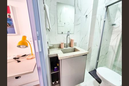 Banheiro de kitnet/studio à venda com 1 quarto, 24m² em Vila Buarque, São Paulo