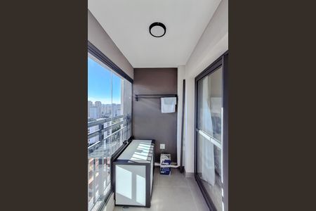 Studio para alugar com 34m², 1 quarto e sem vaga Studio para alugar com 34m², 1 quarto e sem vagaVaranda