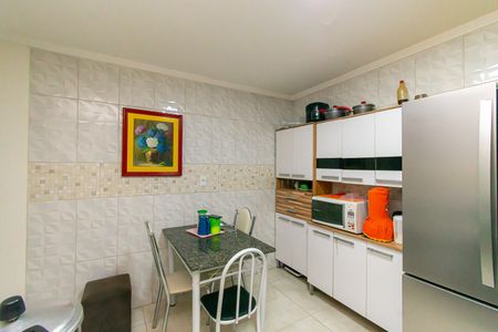 Casa à venda com 240m², 2 quartos e 2 vagasCozinha