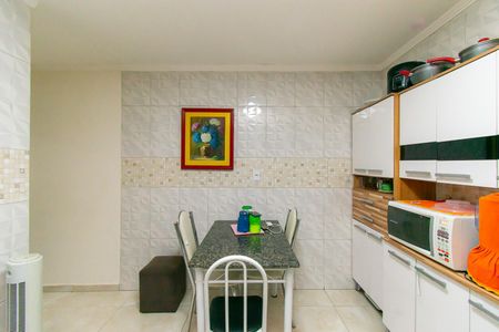 Casa à venda com 240m², 2 quartos e 2 vagasCozinha