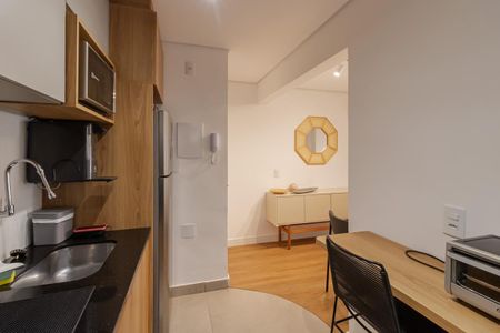 Cozinha de apartamento para alugar com 1 quarto, 50m² em Itaim Bibi, São Paulo