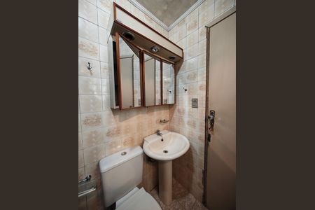 Casa à venda com 320m², 3 quartos e 5 vagasBanheiro da suíte 