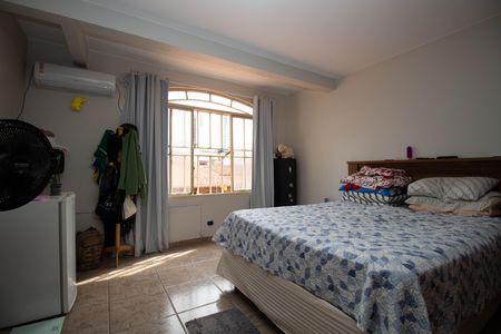 Casa à venda com 350m², 6 quartos e 3 vagas Casa à venda com 350m², 6 quartos e 3 vagasQuarto 4
