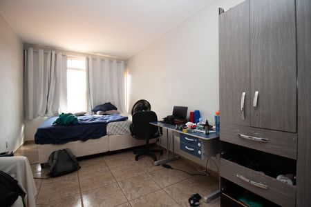 Casa à venda com 350m², 6 quartos e 3 vagas Casa à venda com 350m², 6 quartos e 3 vagasQuarto 3