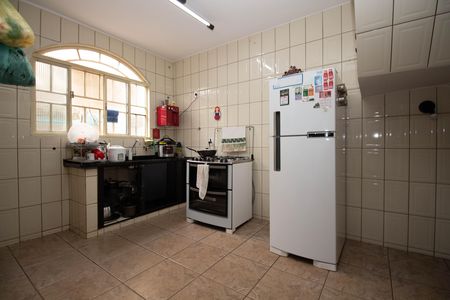 Casa à venda com 350m², 6 quartos e 3 vagas Casa à venda com 350m², 6 quartos e 3 vagasCozinha