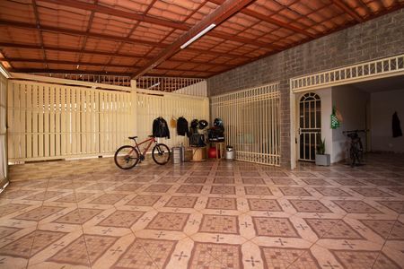 Casa à venda com 350m², 6 quartos e 3 vagas Casa à venda com 350m², 6 quartos e 3 vagasGaragem
