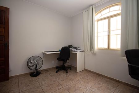Casa à venda com 350m², 6 quartos e 3 vagas Casa à venda com 350m², 6 quartos e 3 vagasQuarto 2