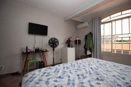 Casa à venda com 350m², 6 quartos e 3 vagas Casa à venda com 350m², 6 quartos e 3 vagasQuarto 4