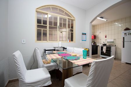 Casa à venda com 350m², 6 quartos e 3 vagas Casa à venda com 350m², 6 quartos e 3 vagasSala 2