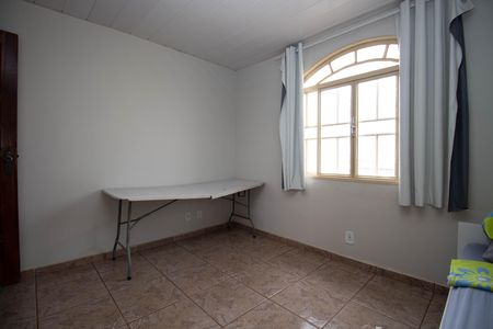 Casa à venda com 350m², 6 quartos e 3 vagas Casa à venda com 350m², 6 quartos e 3 vagasQuarto 5