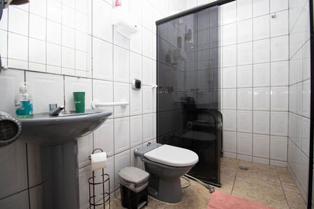 Casa à venda com 350m², 6 quartos e 3 vagas Casa à venda com 350m², 6 quartos e 3 vagasBanheiro 1