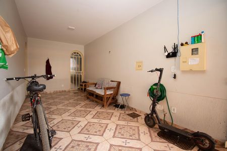 Casa à venda com 350m², 6 quartos e 3 vagas Casa à venda com 350m², 6 quartos e 3 vagasGaragem