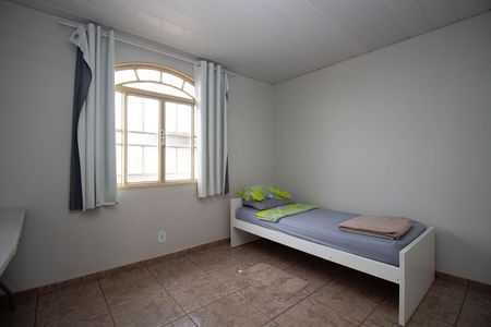 Casa à venda com 350m², 6 quartos e 3 vagas Casa à venda com 350m², 6 quartos e 3 vagasQuarto 5