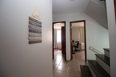 Casa à venda com 350m², 6 quartos e 3 vagas Casa à venda com 350m², 6 quartos e 3 vagasCorredor