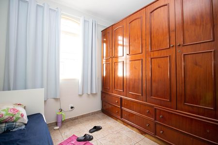 Casa à venda com 350m², 6 quartos e 3 vagas Casa à venda com 350m², 6 quartos e 3 vagasQuarto 2