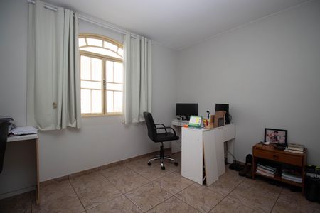 Casa à venda com 350m², 6 quartos e 3 vagas Casa à venda com 350m², 6 quartos e 3 vagasQuarto 1