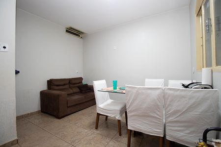 Casa à venda com 350m², 6 quartos e 3 vagas Casa à venda com 350m², 6 quartos e 3 vagasSala 2