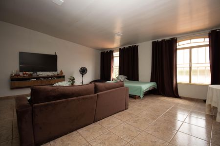 Casa à venda com 350m², 6 quartos e 3 vagas Casa à venda com 350m², 6 quartos e 3 vagasSala 1