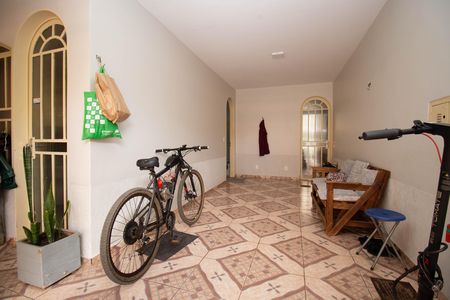 Casa à venda com 350m², 6 quartos e 3 vagas Casa à venda com 350m², 6 quartos e 3 vagasGaragem
