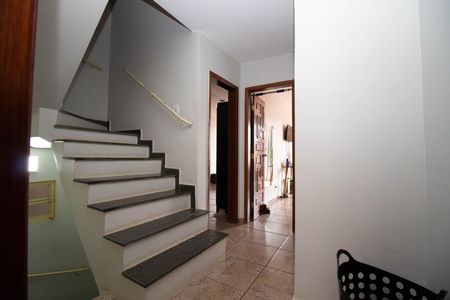 Casa à venda com 350m², 6 quartos e 3 vagas Casa à venda com 350m², 6 quartos e 3 vagasCorredor
