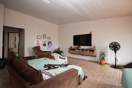 Casa à venda com 350m², 6 quartos e 3 vagas Casa à venda com 350m², 6 quartos e 3 vagasSala 1