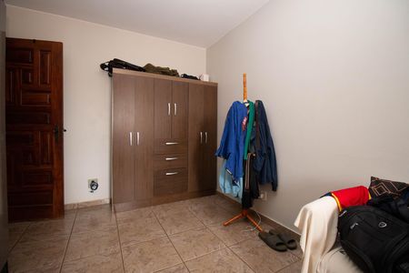 Casa à venda com 350m², 6 quartos e 3 vagas Casa à venda com 350m², 6 quartos e 3 vagasQuarto 3