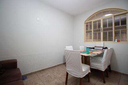 Casa à venda com 350m², 6 quartos e 3 vagas Casa à venda com 350m², 6 quartos e 3 vagasSala 2