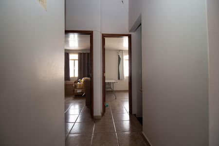 Casa à venda com 350m², 6 quartos e 3 vagas Casa à venda com 350m², 6 quartos e 3 vagasCorredor