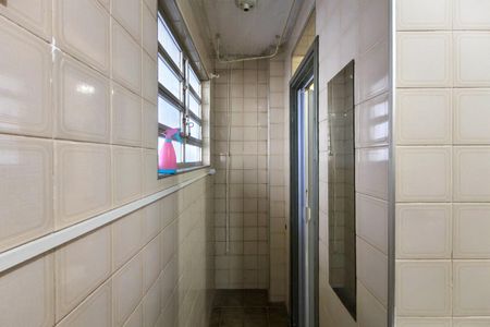 Studio para alugar com 28m², 0 quarto e sem vaga Studio para alugar com 28m², 0 quarto e sem vagaBanheiro