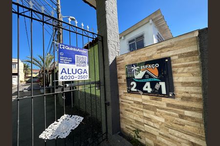 Casa de condomínio para alugar com 70m², 2 quartos e sem vagaFachada + placa