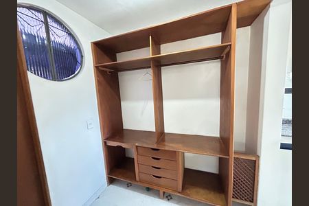 Casa de condomínio para alugar com 70m², 2 quartos e sem vagaCloset da suíte
