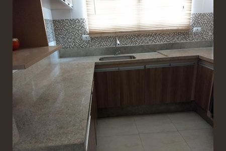 Casa para alugar com 360m², 5 quartos e 2 vagas Casa para alugar com 360m², 5 quartos e 2 vagasCozinha