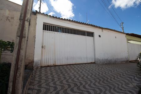 Fachada de casa à venda com 2 quartos, 170m² em Sobradinho Ii, Brasília
