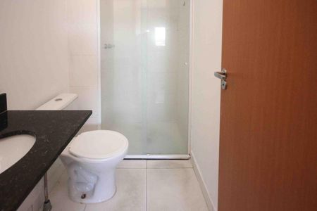 Casa para alugar com 56m², 2 quartos e 1 vaga Casa para alugar com 56m², 2 quartos e 1 vagaBanheiro da Suite