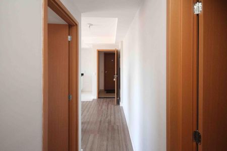 Casa para alugar com 56m², 2 quartos e 1 vaga Casa para alugar com 56m², 2 quartos e 1 vagaCorredor