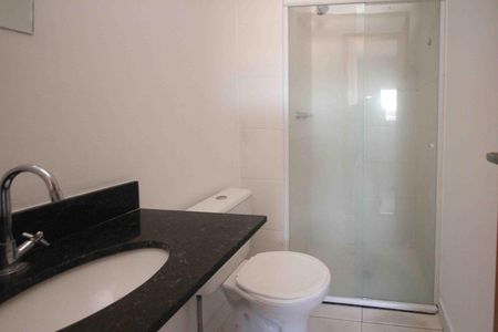 Casa para alugar com 56m², 2 quartos e 1 vaga Casa para alugar com 56m², 2 quartos e 1 vagaBanheiro da Suite