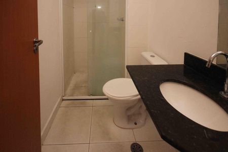 Casa para alugar com 56m², 2 quartos e 1 vaga Casa para alugar com 56m², 2 quartos e 1 vagaBanheiro Social