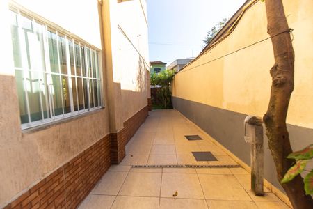 Casa à venda com 480m², 5 quartos e 4 vagas Casa à venda com 480m², 5 quartos e 4 vagasÁrea externa