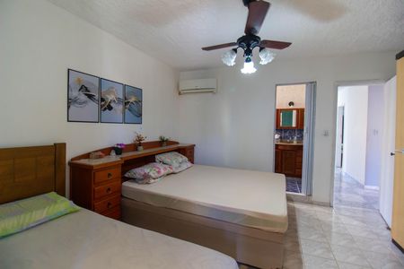 Casa à venda com 480m², 5 quartos e 4 vagas Casa à venda com 480m², 5 quartos e 4 vagasBanheiro da Suíte 4