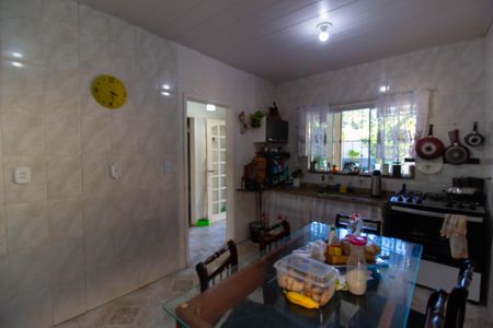Casa à venda com 480m², 5 quartos e 4 vagas Casa à venda com 480m², 5 quartos e 4 vagasCozinha e Área de Serviço